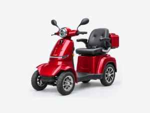 E-TORS T40 scootmobiel in rood, schuin van voren, op een lichtgrijze studioachtergrond.