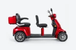 E-TORS T42 tweepersoons scootmobiel in rood, zijaanzicht, op een lichtgrijze studioachtergrond.