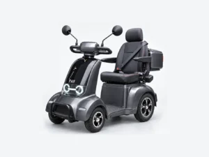 E-TORS T65 scootmobiel in grijs metallic, schuin van voren, op een lichtgrijze studioachtergrond.