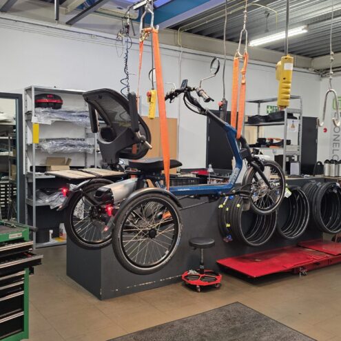 van raam easy rider ter reperatie van een klant in de werkplaats van ebike gelderland zijaanzicht van de fiets