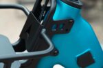 Bevestiging van de voordrager aan het frame van de Levit BELECO Sports lowstep Abbys.
