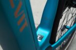 Detail van de lage instap en zitbuis van de Levit BELECO Sports lowstep Abbys.