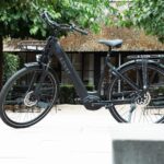 Zwarte Levit BELECO Sports lowstep Obsidian met lage instap, voordrager en bagagedrager.