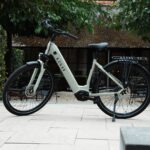 Levit BELECO Premium Platinum e-bike van opzij, met lage instap en bagagedrager.