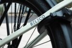 Ringslot boven het achterwiel en BELECO-modelnaam op het frame.