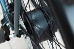 Achterwiel met schijfrem en fietstas van de LEVIT BELECO Luxury lowstep Indigo