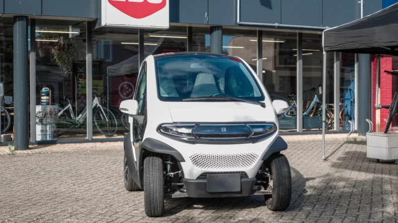 Compact elektrisch voertuig voor de winkel van E-Bike Gelderland